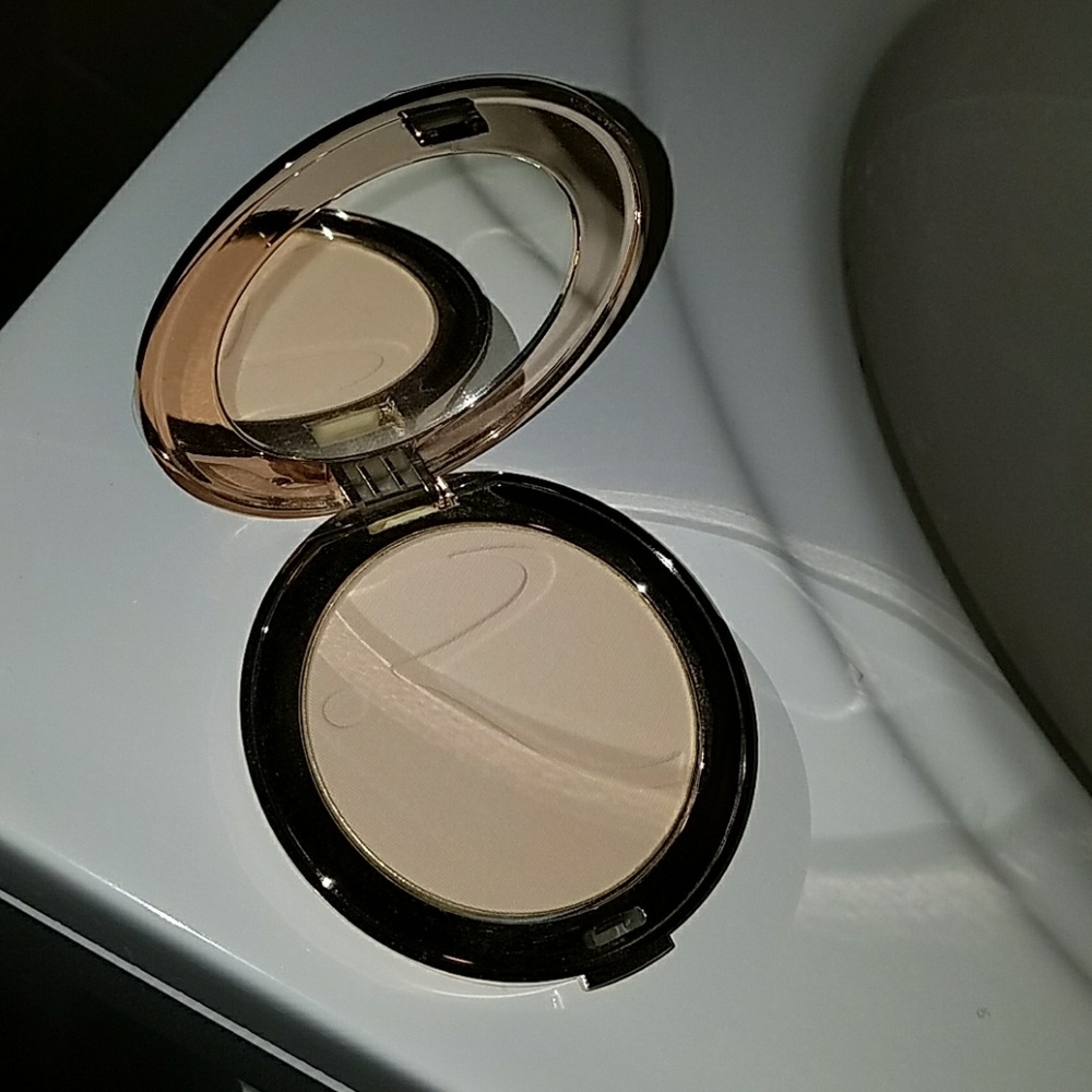 Jane Iredale pure pressed base makeup